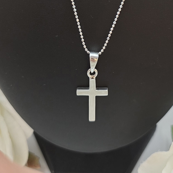 ♥️ SIMPLE CROSS NECKLACE - Picture 4 of 6